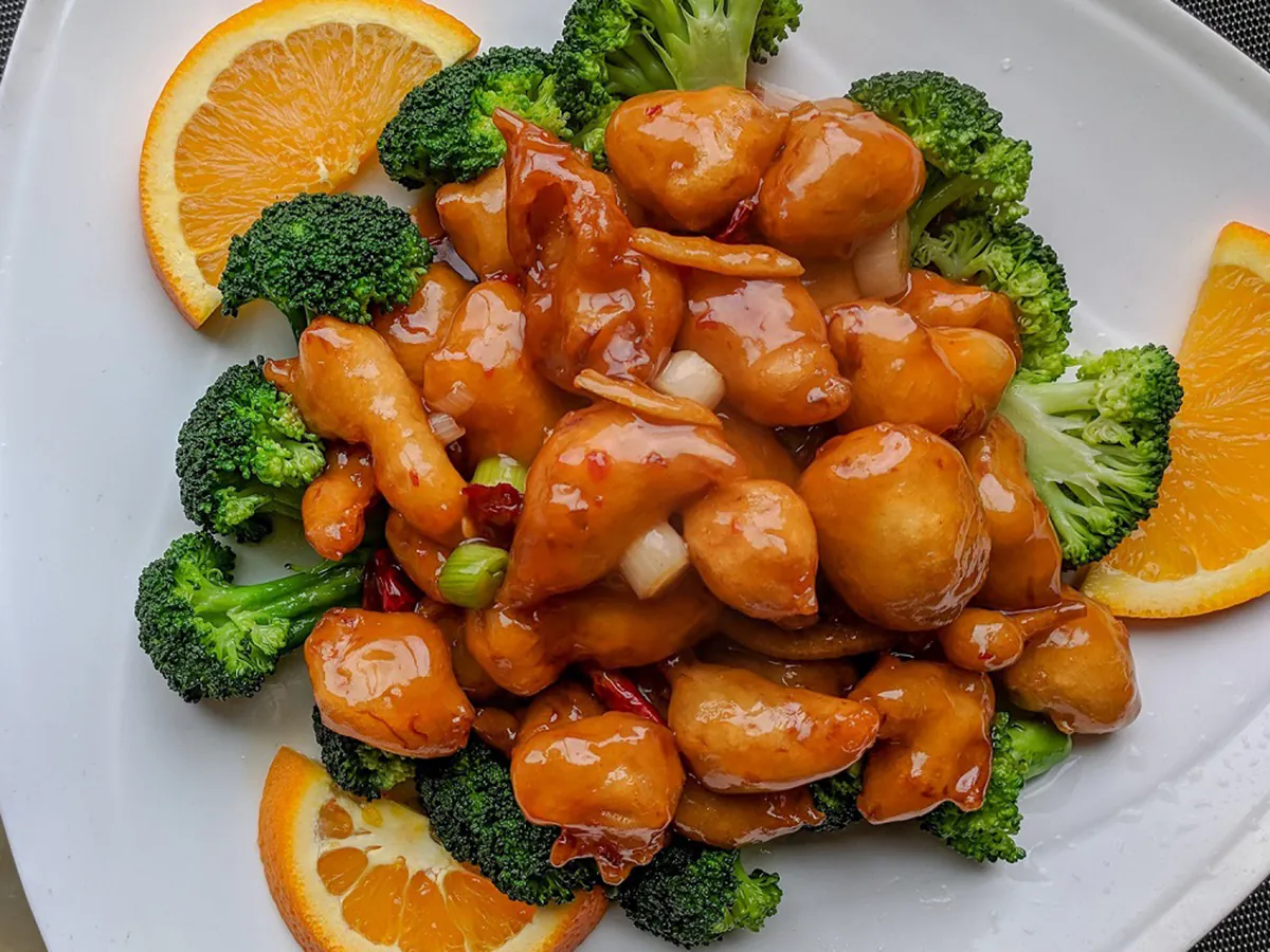 Orange-Chicken at Jade Garden，a Chinese Restaurant in Charlottesville